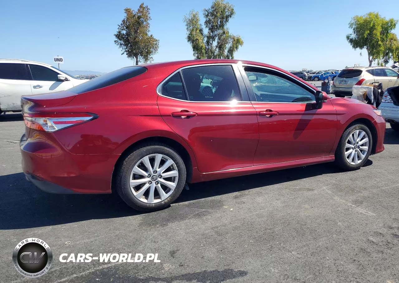 2018 Toyota Camry Le VIN:4T1B11HK9JU548974 - 3