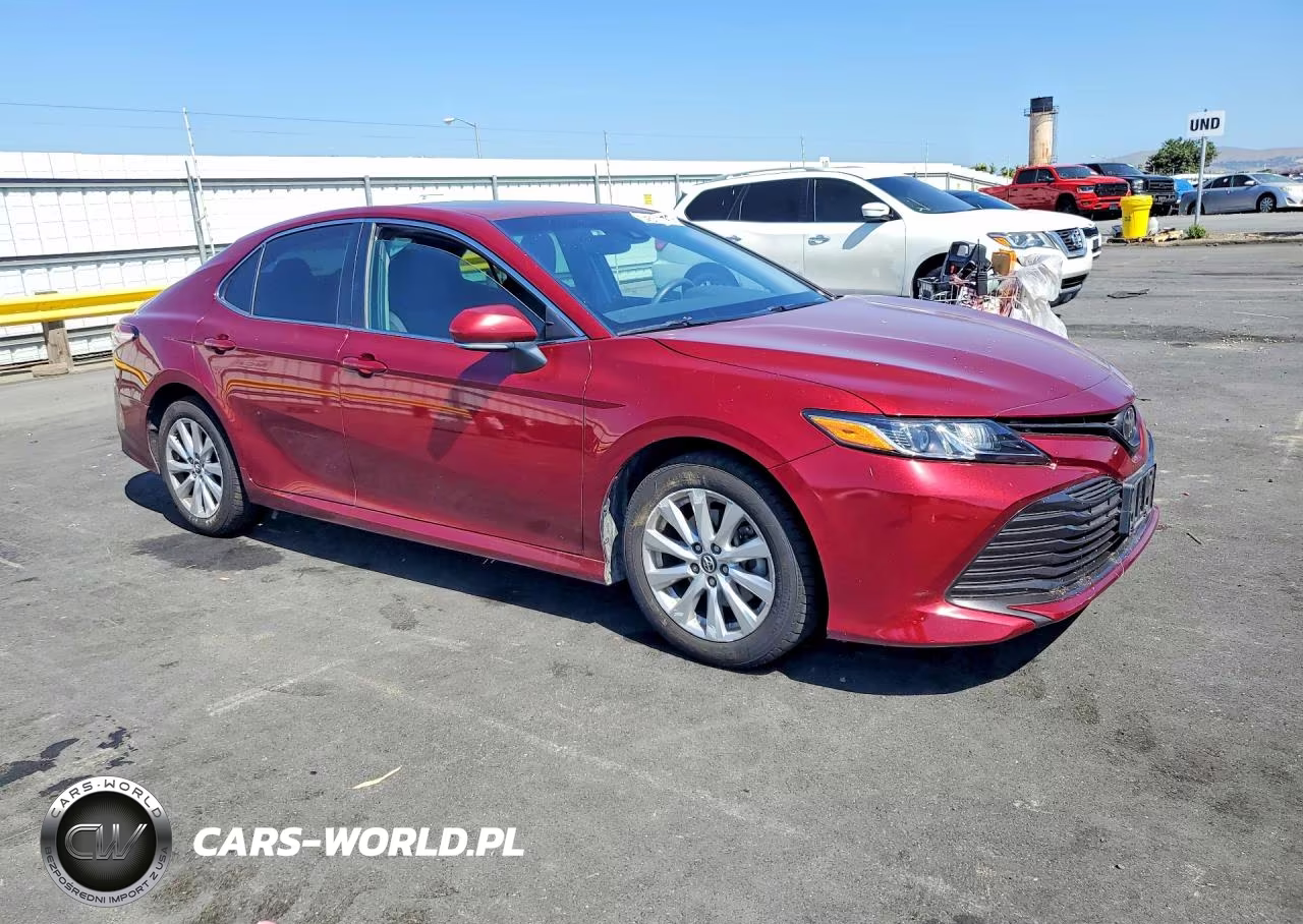 2018 Toyota Camry Le VIN:4T1B11HK9JU548974 - 4