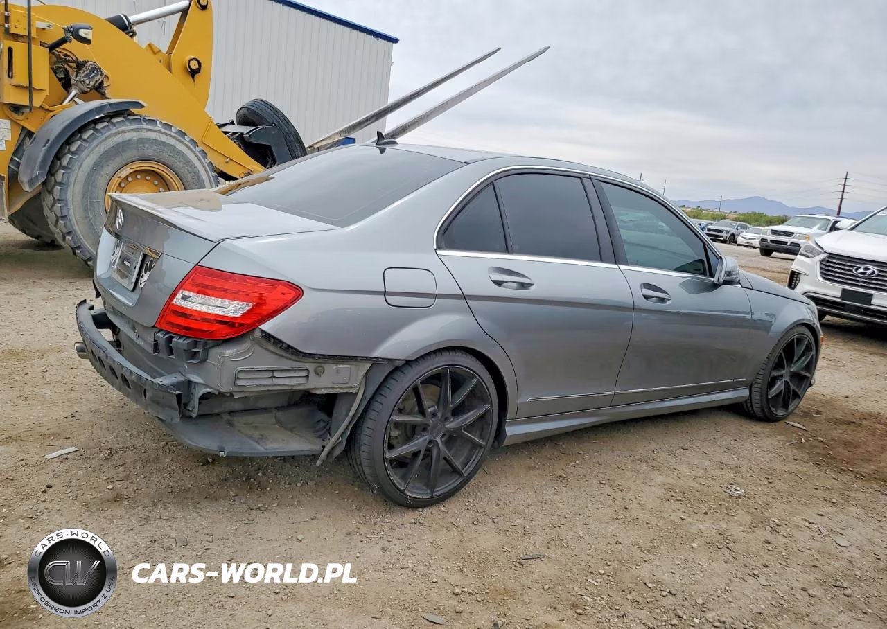 2013 Mercedes-Benz C 250 VIN:WDDGF4HB3DR276447 - 3
