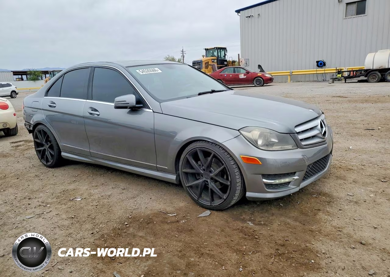 2013 Mercedes-Benz C 250 VIN:WDDGF4HB3DR276447 - 4