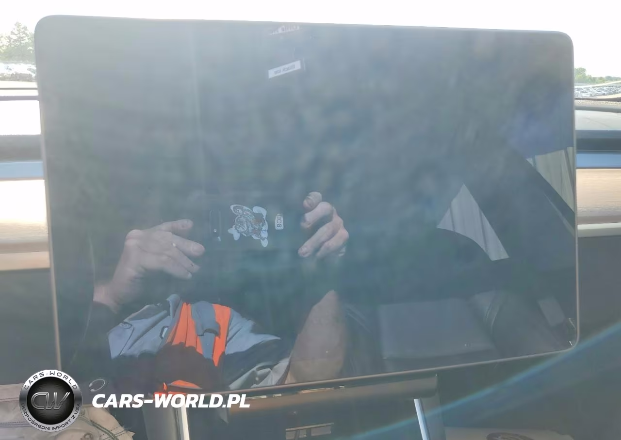 2018 Tesla 3 VIN:5YJ3E1EA4JF053597 - 9