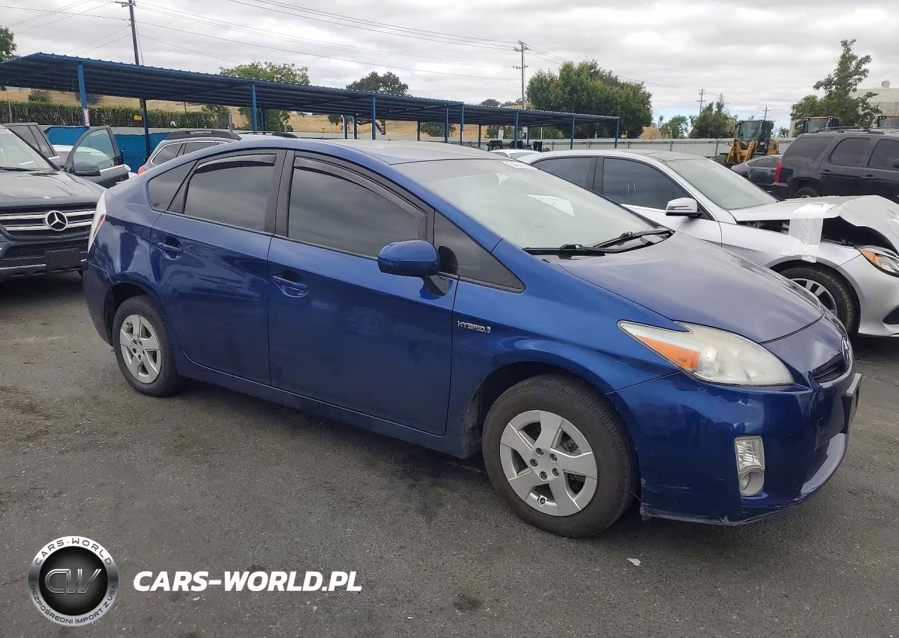 2011 Toyota Prius Three VIN:JTDKN3DU5B0267243 - 4