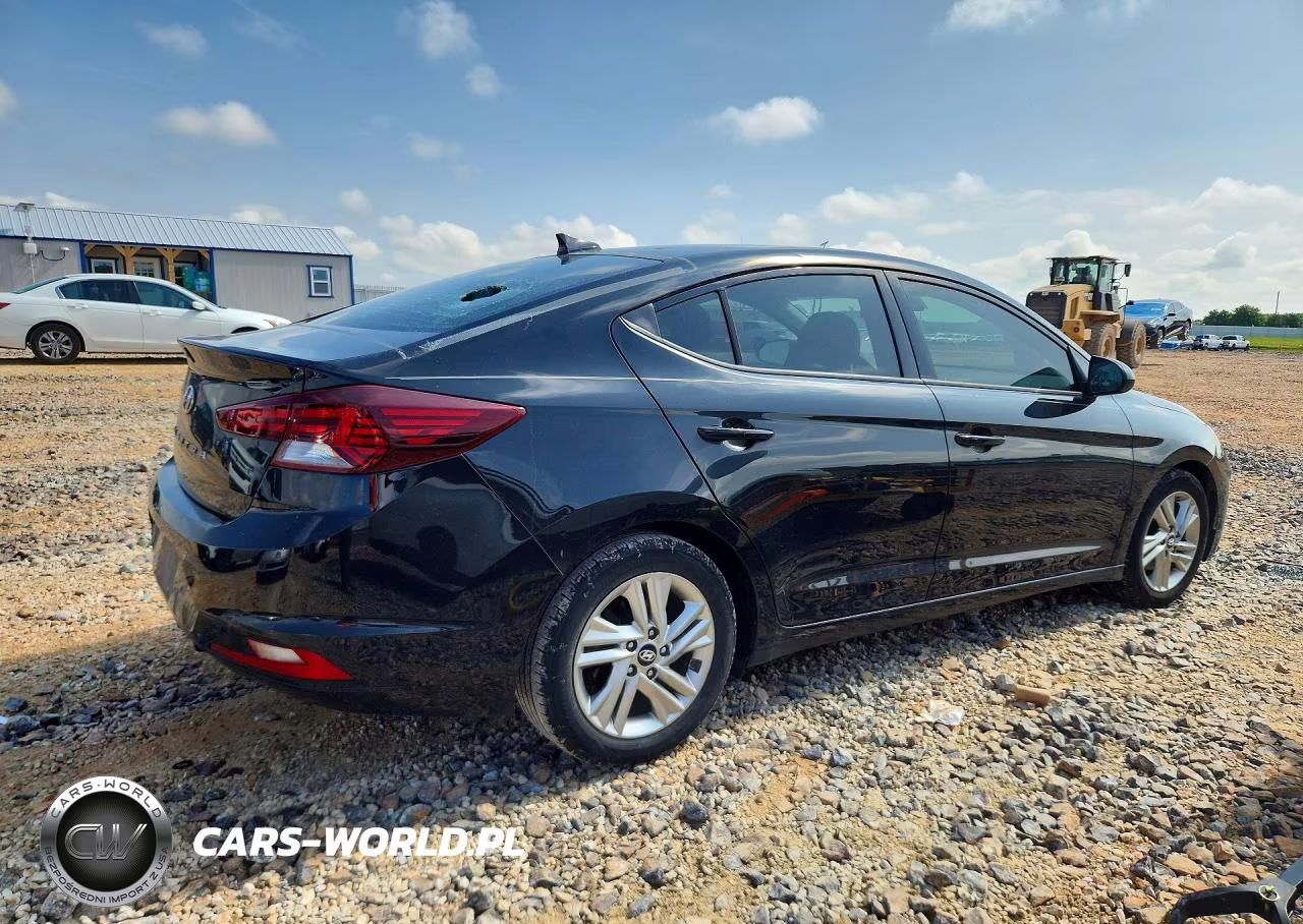 2019 Hyundai Elantra Value Edition VIN:5NPD84LF4KH414101 - 3