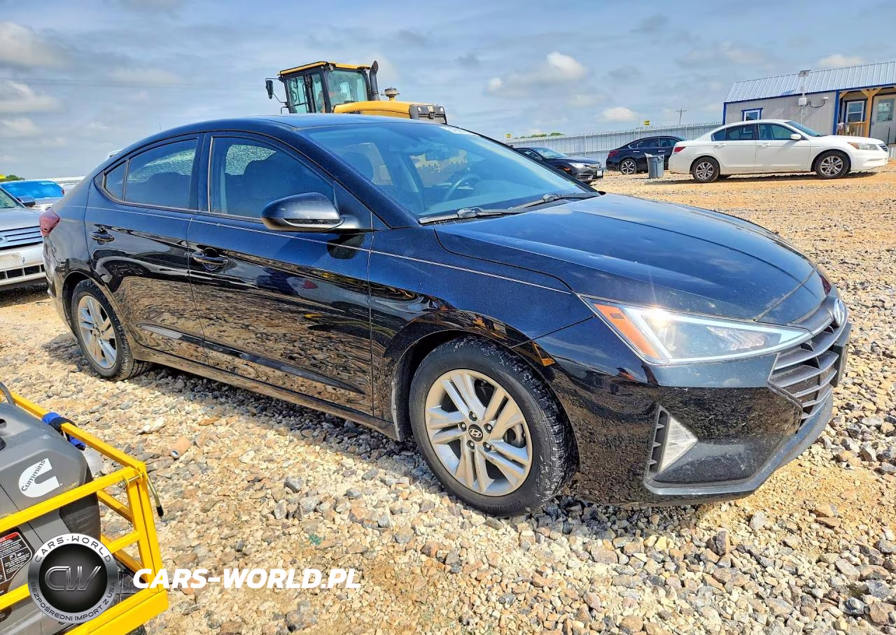 2019 Hyundai Elantra Value Edition VIN:5NPD84LF4KH414101 - 4