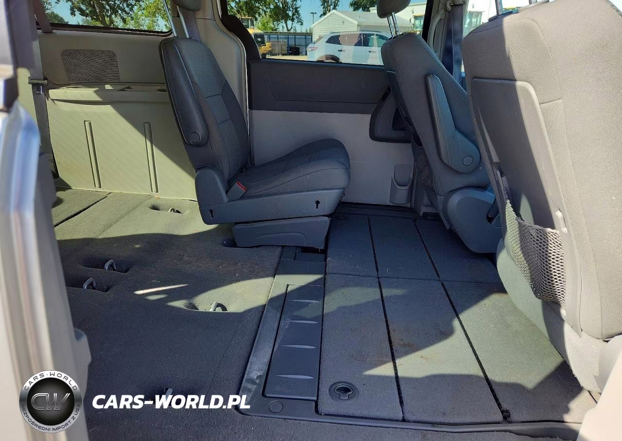 2010 Chrysler Town & Country Lx VIN:2A4RR4DE5AR172584 - 11
