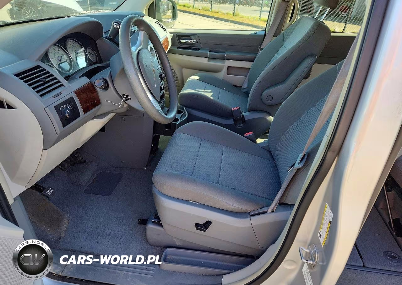 2010 Chrysler Town & Country Lx VIN:2A4RR4DE5AR172584 - 7