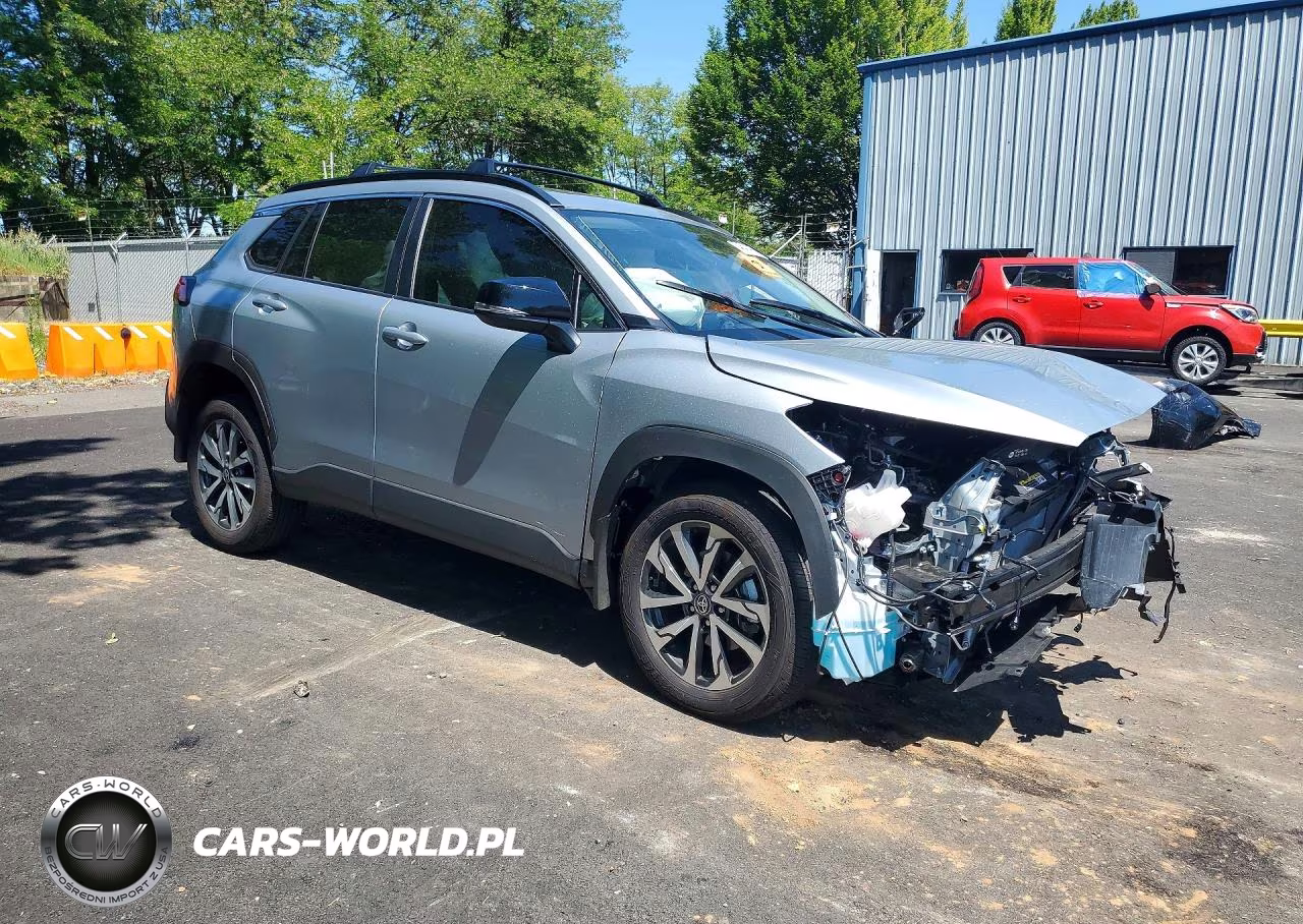 2025 Toyota Corolla Cross Xle VIN:7MUDAABG5SV140694 - 4