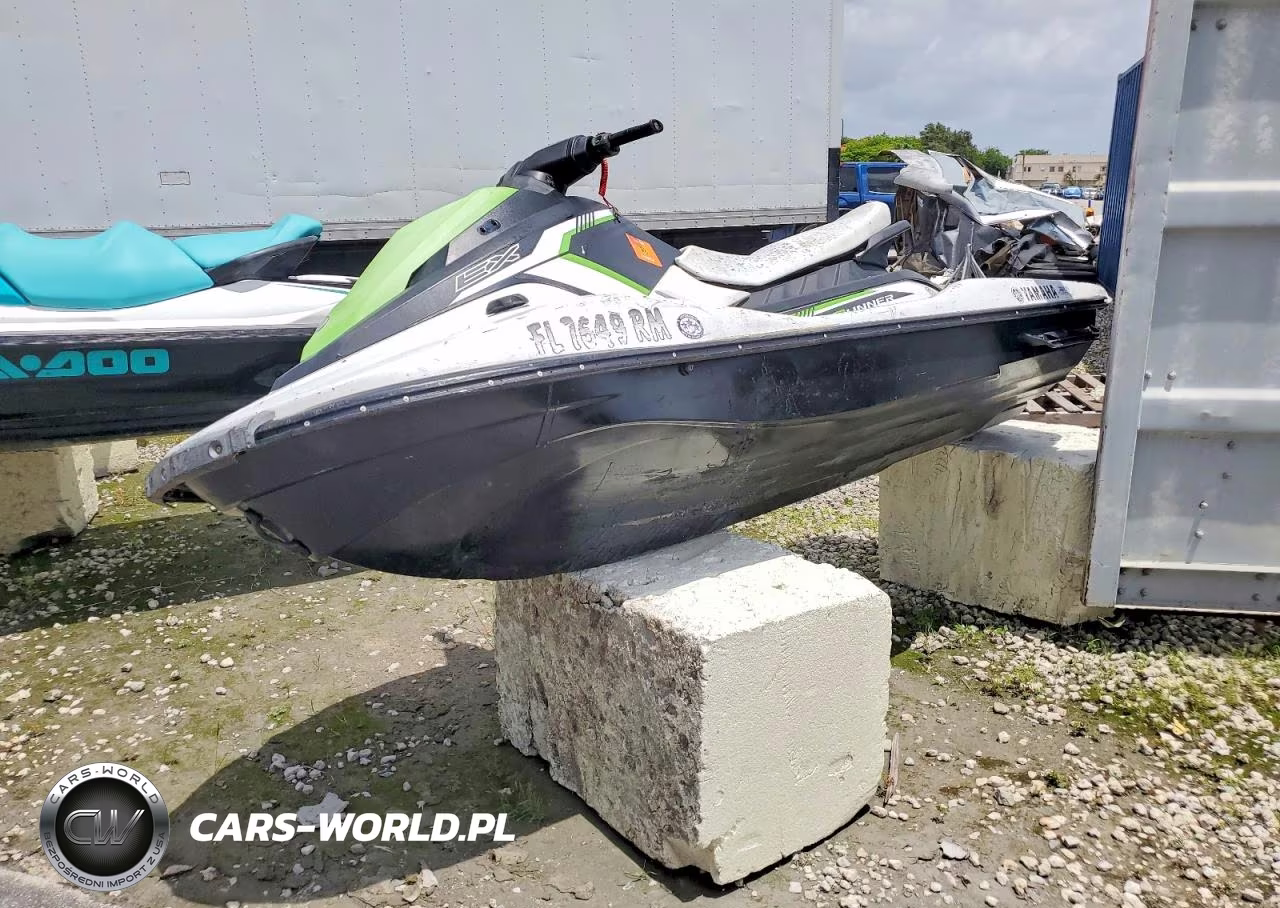 2017 Yam Jet Ski VIN:YAMA0990D717 - 2