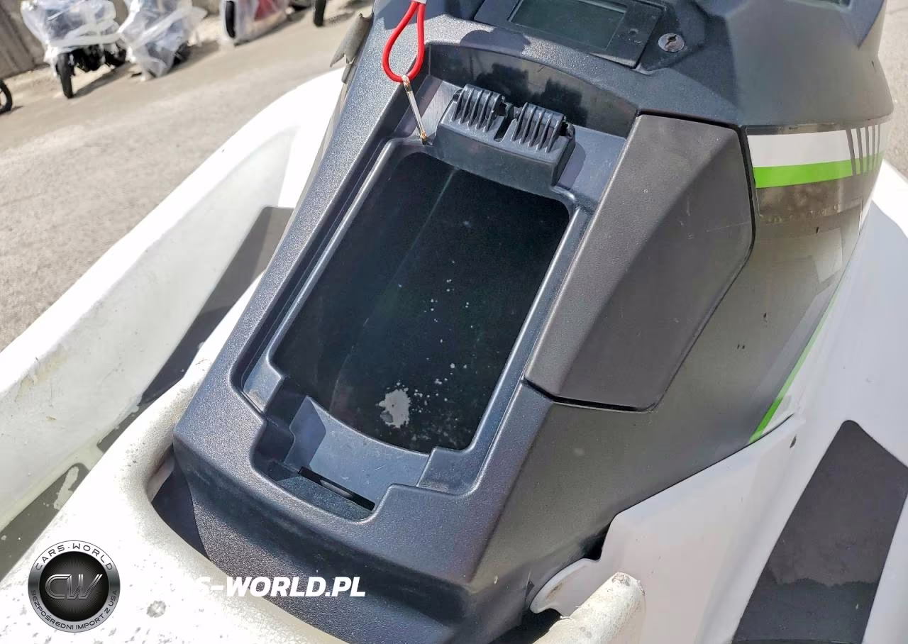 2017 Yam Jet Ski VIN:YAMA0990D717 - 9