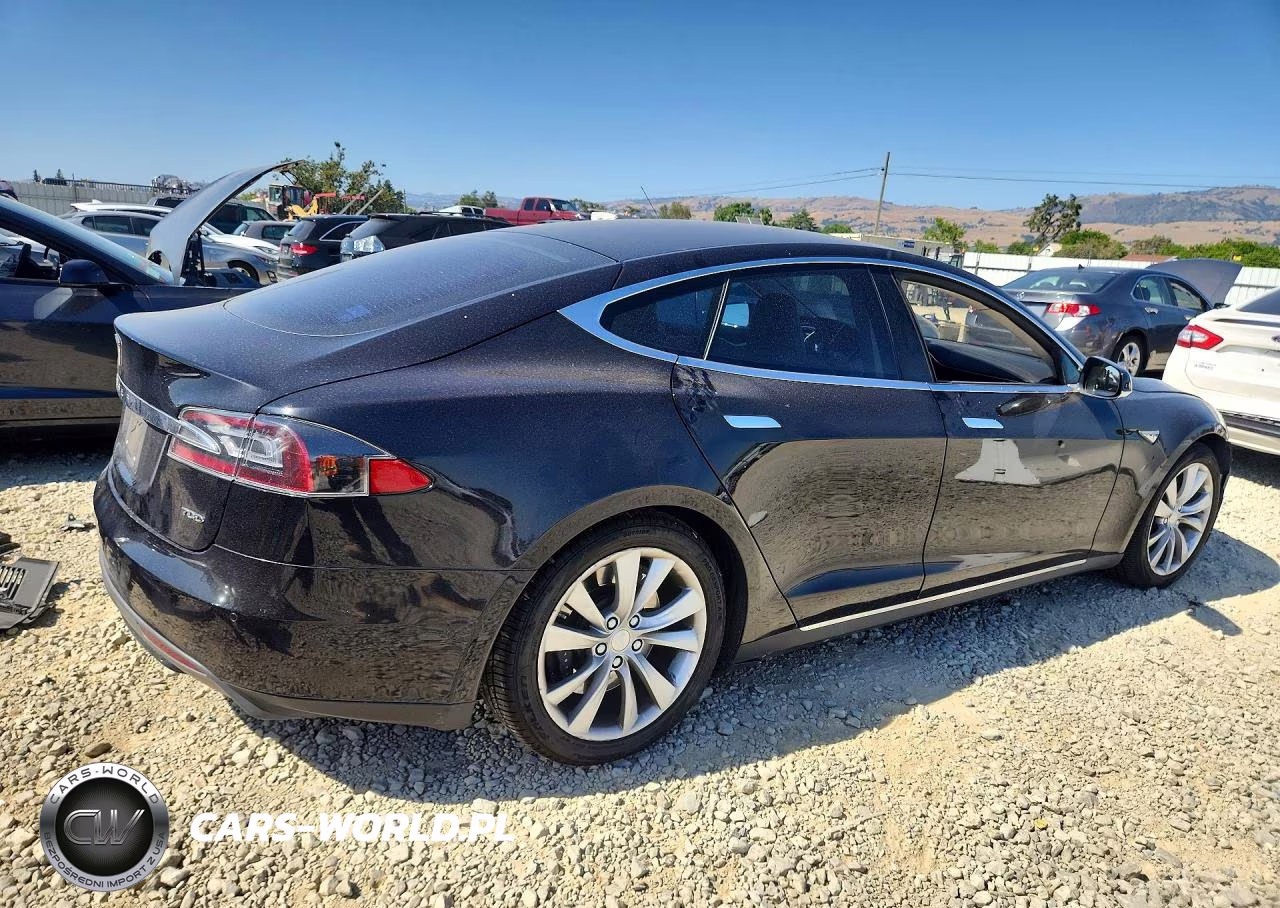 2015 Tesla Model S VIN:5YJSA1S23FF082729 - 3