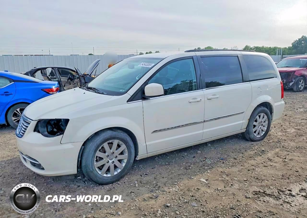 2013 Chrysler Town & Country Touring – zdjęcie 1 z 13
