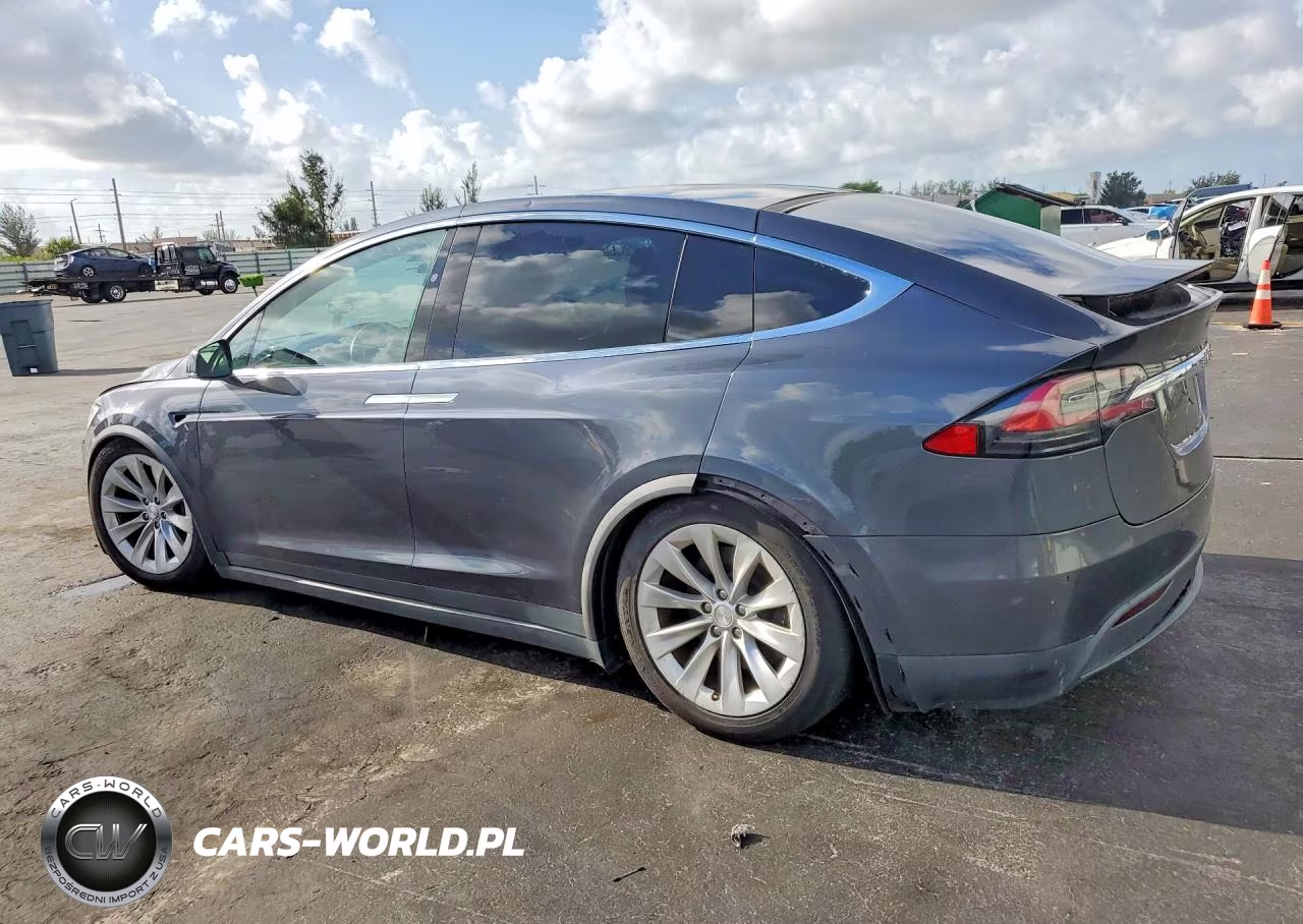 2017 Tesla Model X VIN:5YJXCDE29HF052215 - 2