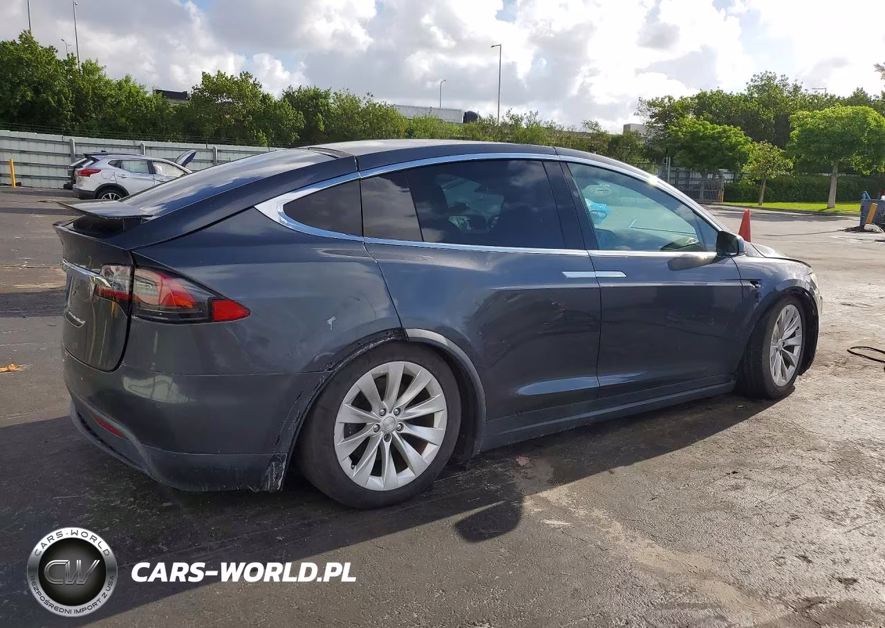 2017 Tesla Model X VIN:5YJXCDE29HF052215 - 3