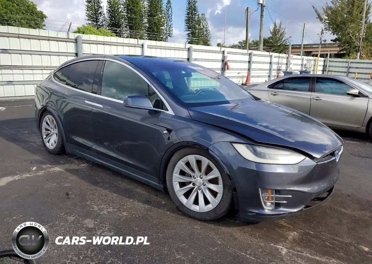 2017 Tesla Model X VIN:5YJXCDE29HF052215 - 4