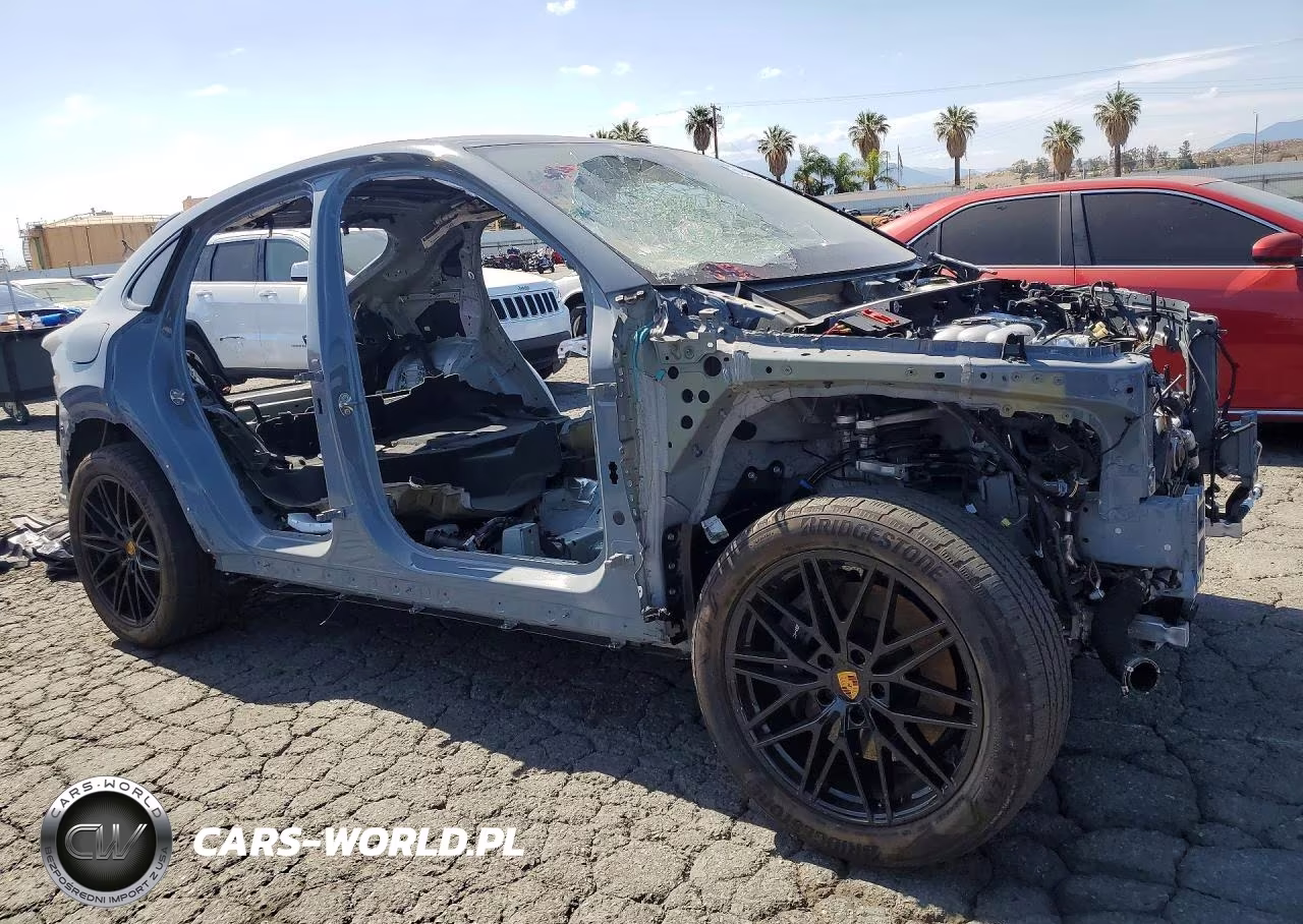 2024 Porsche Cayenne Coupe VIN:WP1BA2AYXRDA54268 - 4