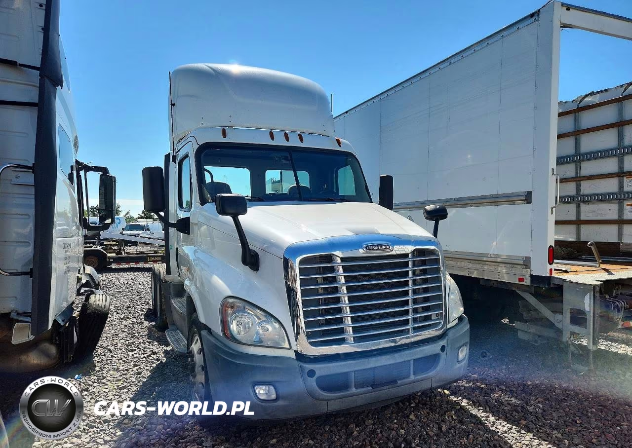 2018 Freightliner Cascadia 125 Semi Truck