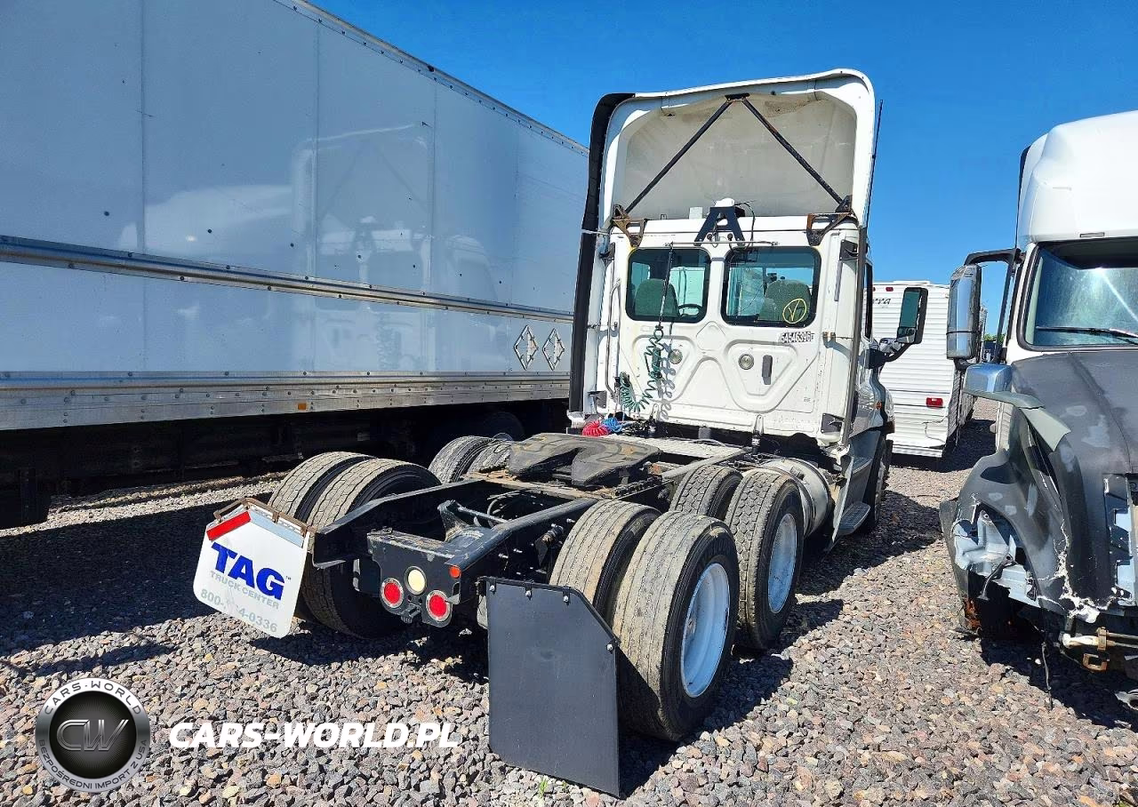 2018 Freightliner Cascadia 125 Semi Truck VIN:1FUJGEDV8JLJP7116 - 4