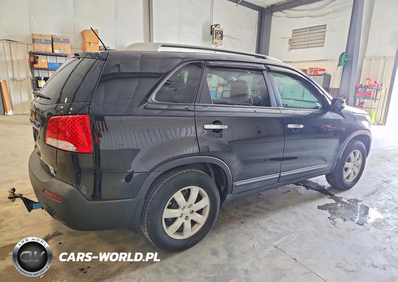 2011 Kia Sorento Lx VIN:5XYKT3A10BG024420 - 3