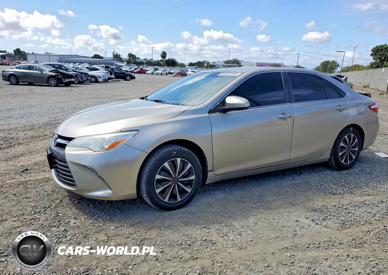 2016 Toyota Camry Le – zdjęcie 1 z 12