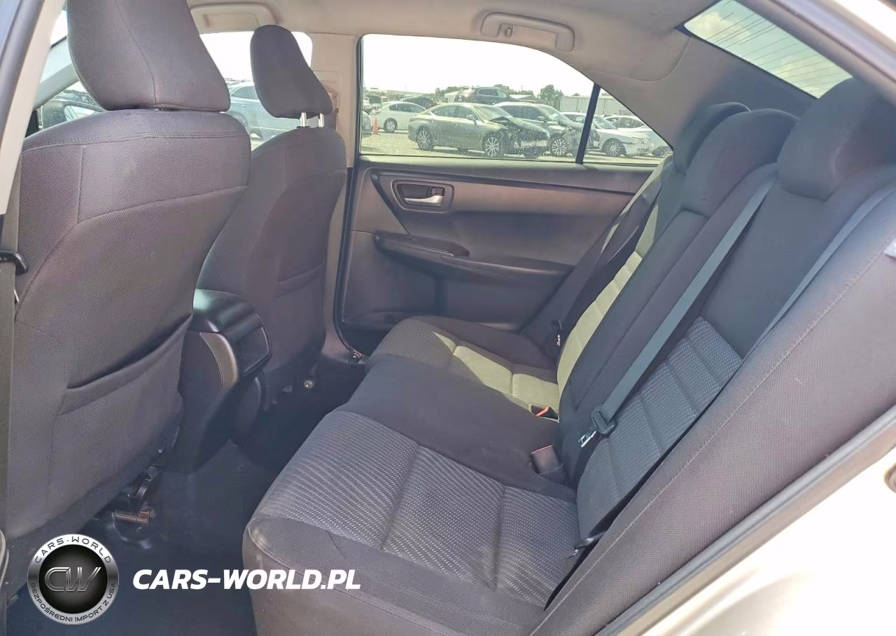2016 Toyota Camry Le VIN:4T4BF1FK5GR517613 - 10