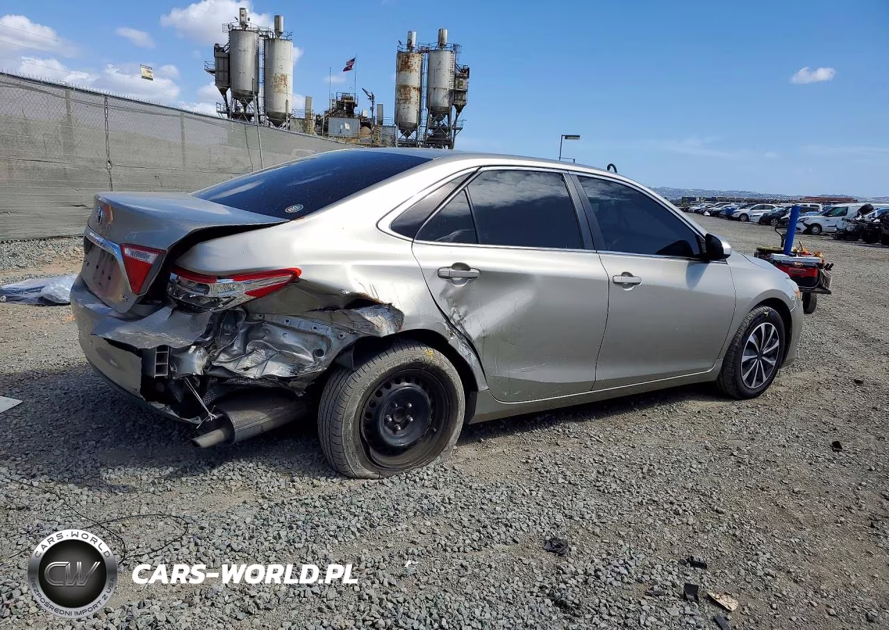 2016 Toyota Camry Le VIN:4T4BF1FK5GR517613 - 3