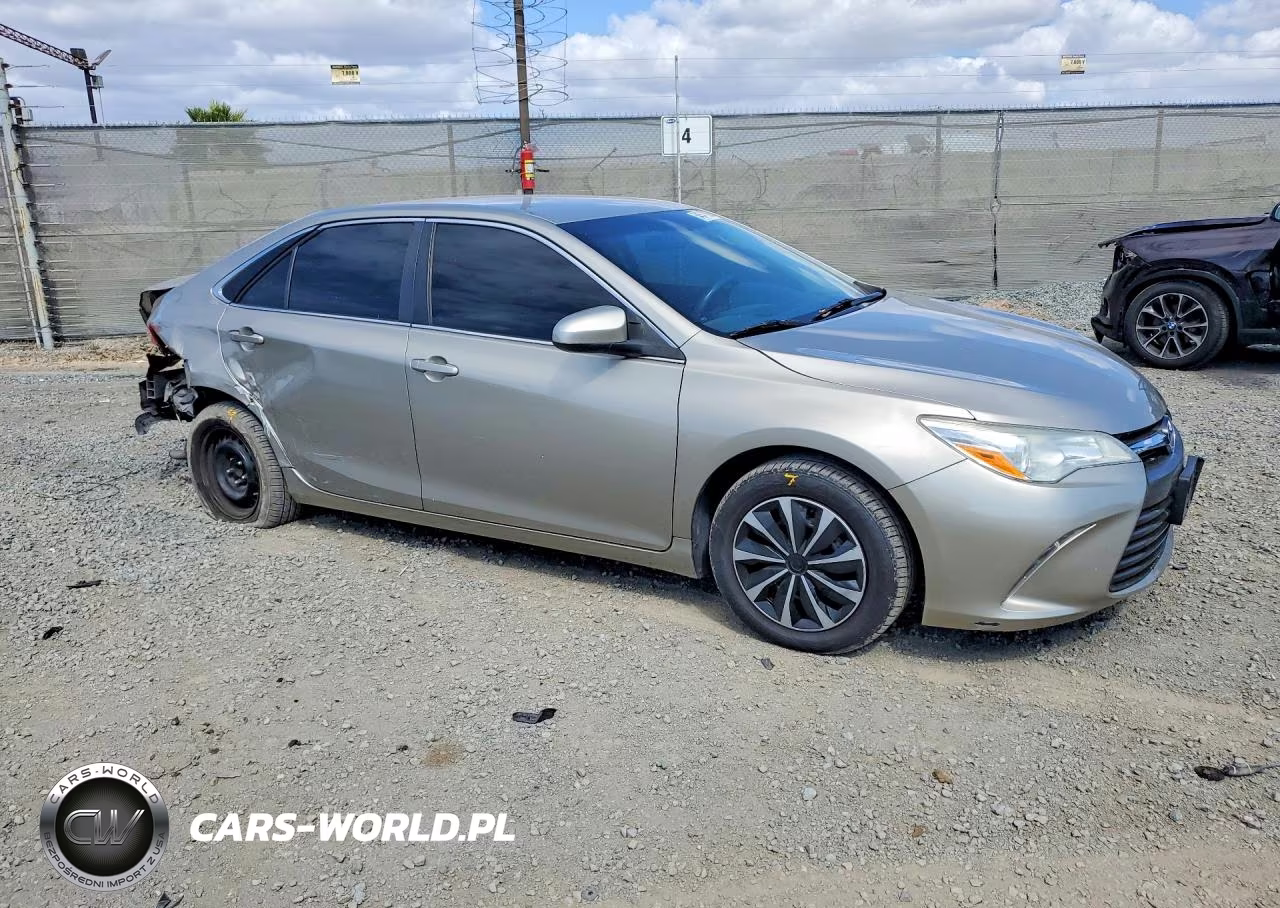 2016 Toyota Camry Le VIN:4T4BF1FK5GR517613 - 4