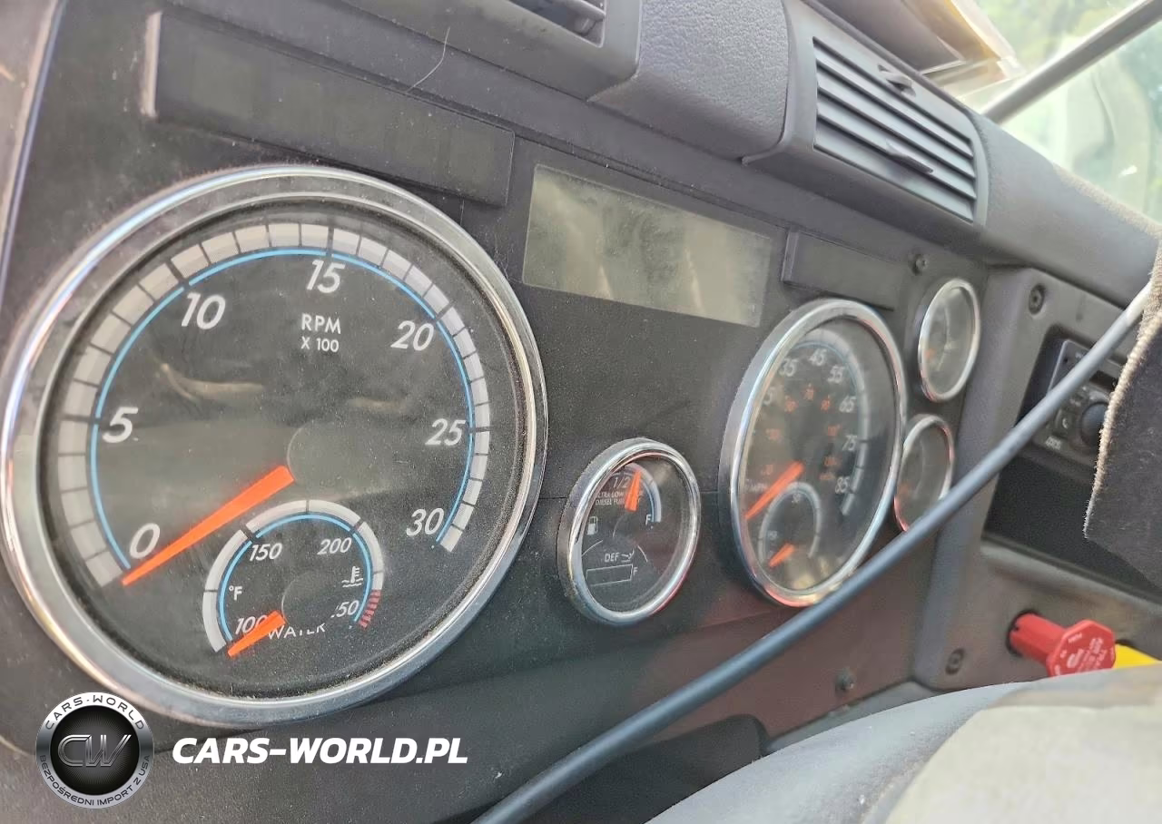 2016 Freightliner Cascadia 125 VIN:3AKJGLDV1GSGS4695 - 8