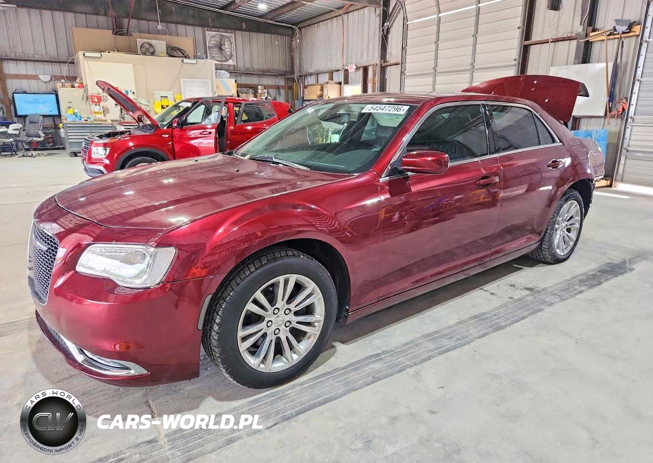 2019 Chrysler 300 Touring – zdjęcie 1 z 12