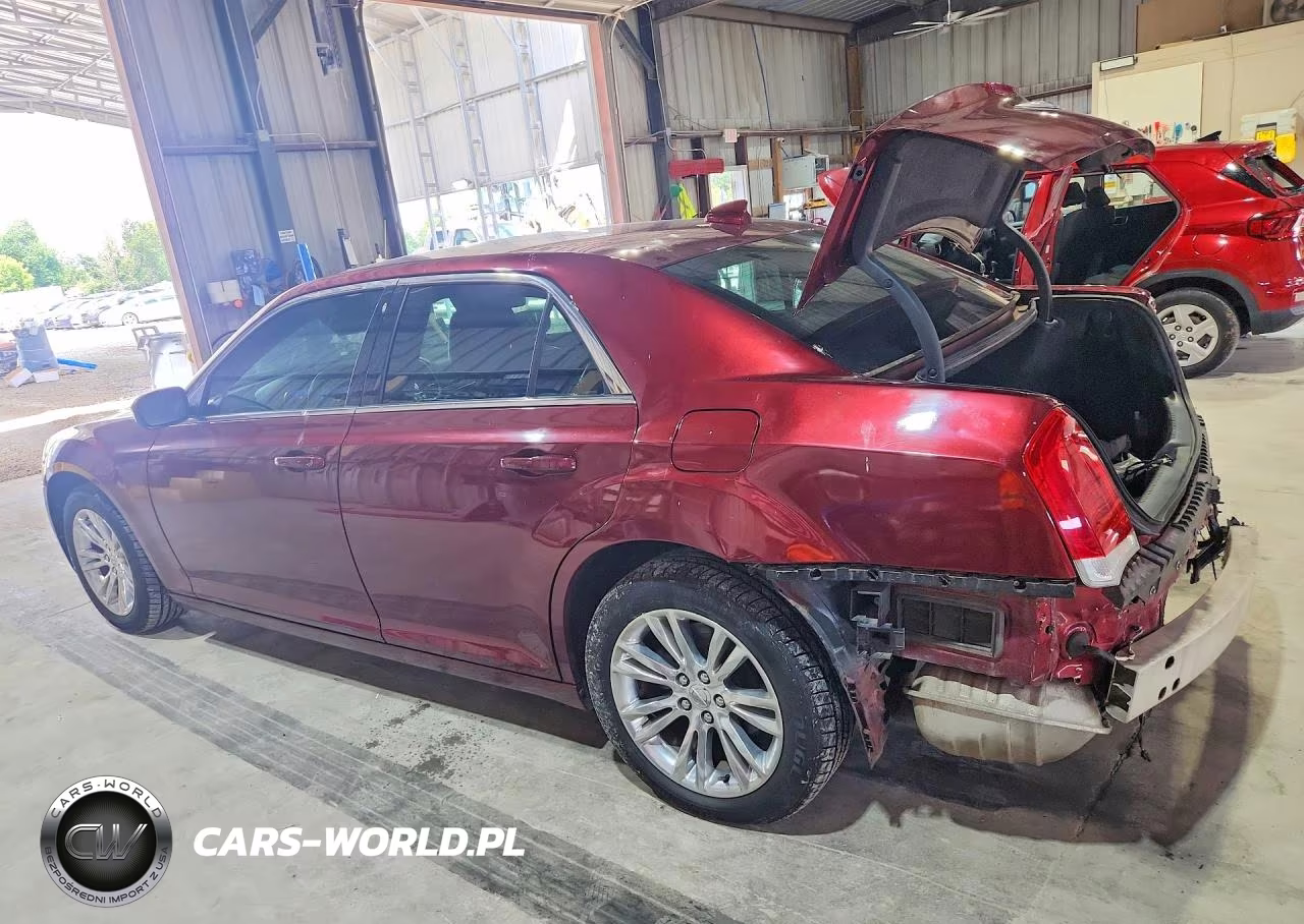 2019 Chrysler 300 Touring VIN:2C3CCAAGXKH593519 - 2