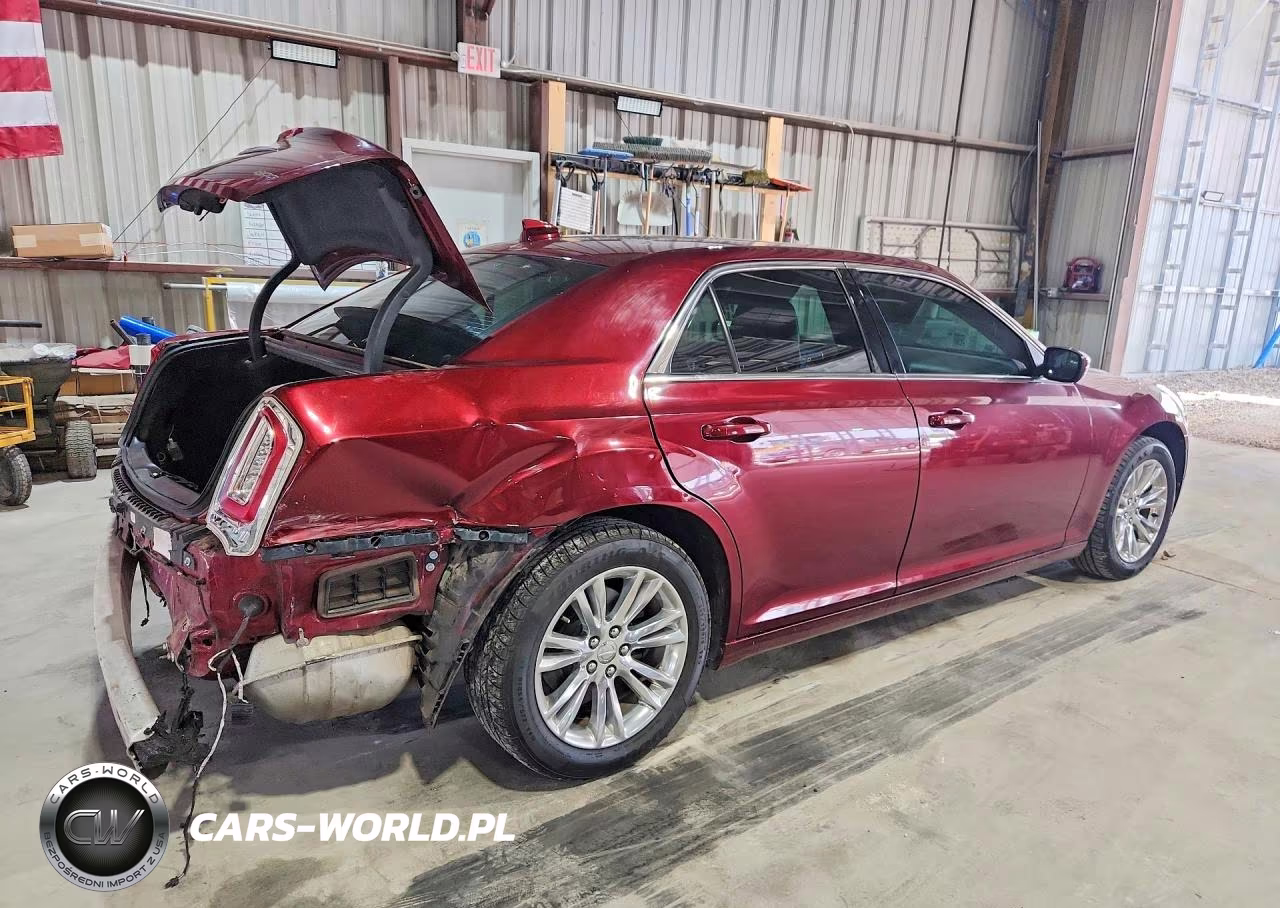 2019 Chrysler 300 Touring VIN:2C3CCAAGXKH593519 - 3