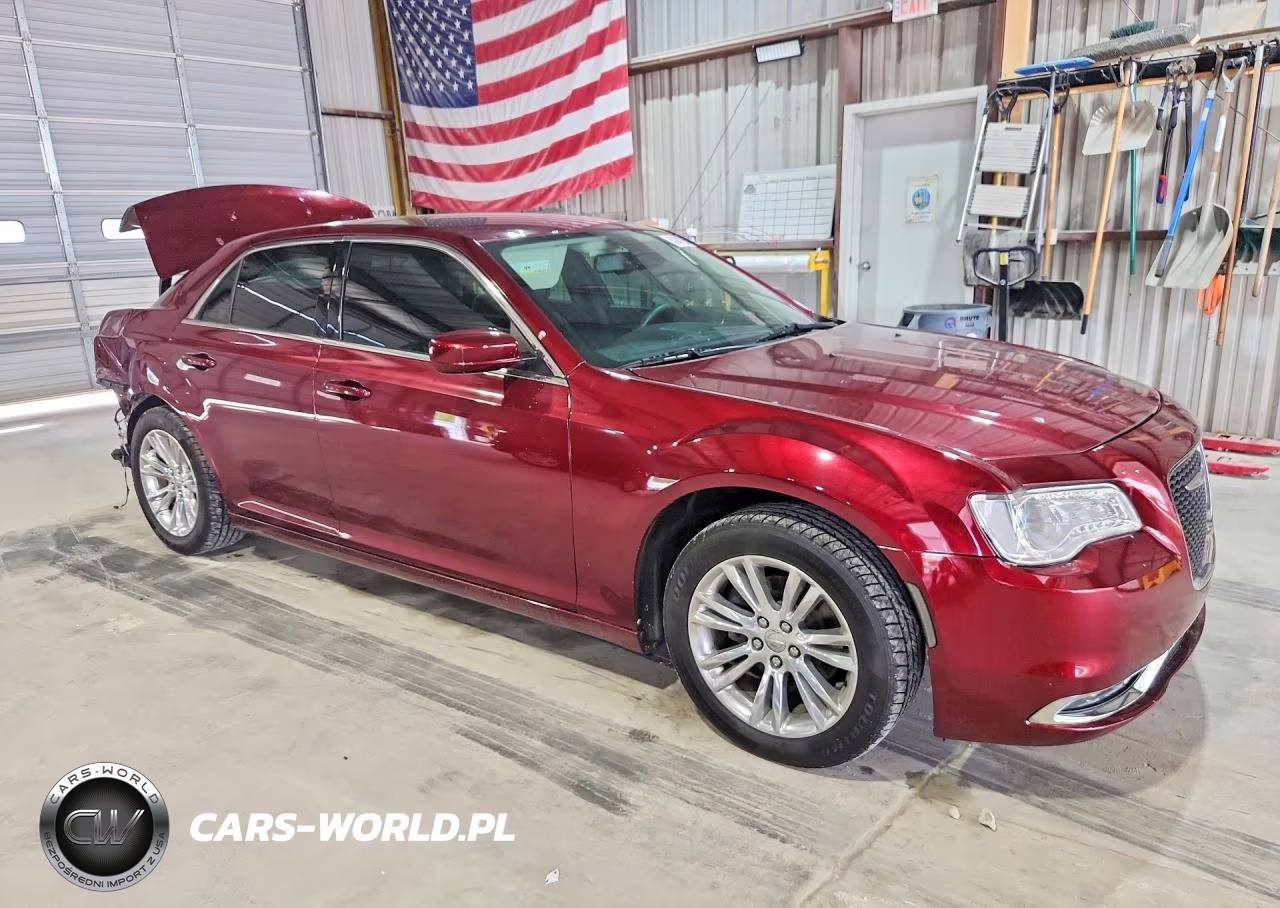 2019 Chrysler 300 Touring VIN:2C3CCAAGXKH593519 - 4
