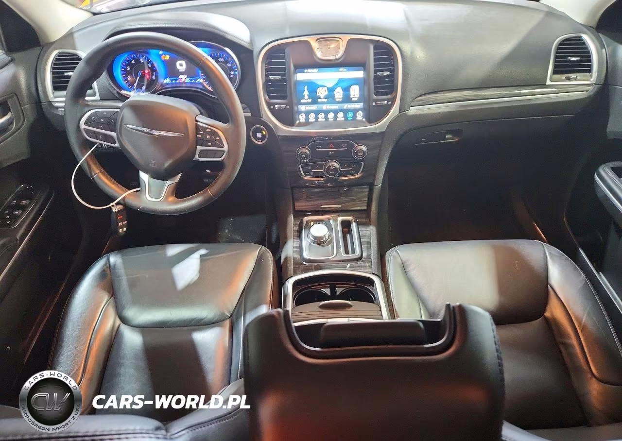 2019 Chrysler 300 Touring VIN:2C3CCAAGXKH593519 - 8