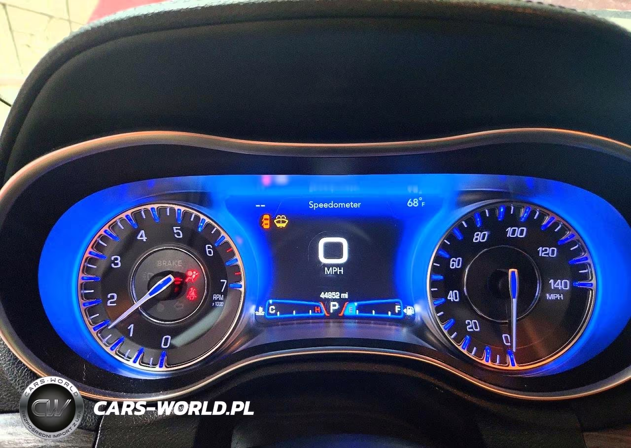 2019 Chrysler 300 Touring VIN:2C3CCAAGXKH593519 - 9
