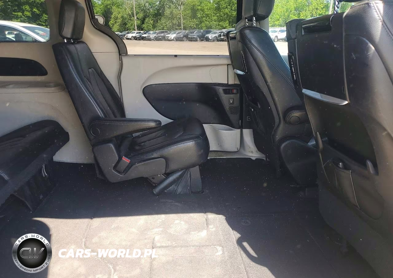 2017 Chrysler Pacifica Touring L Plus VIN:2C4RC1EG3HR543077 - 11