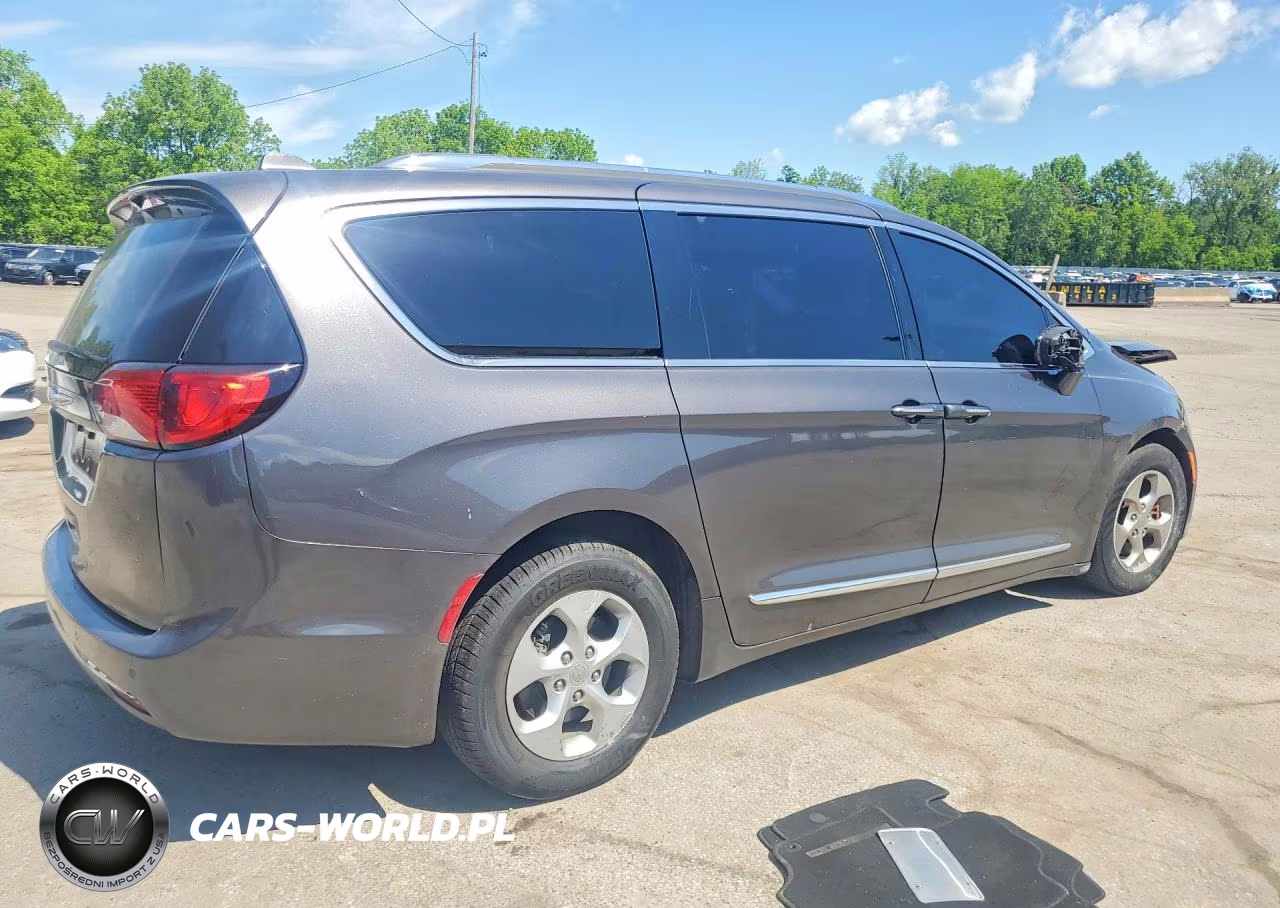 2017 Chrysler Pacifica Touring L Plus VIN:2C4RC1EG3HR543077 - 3