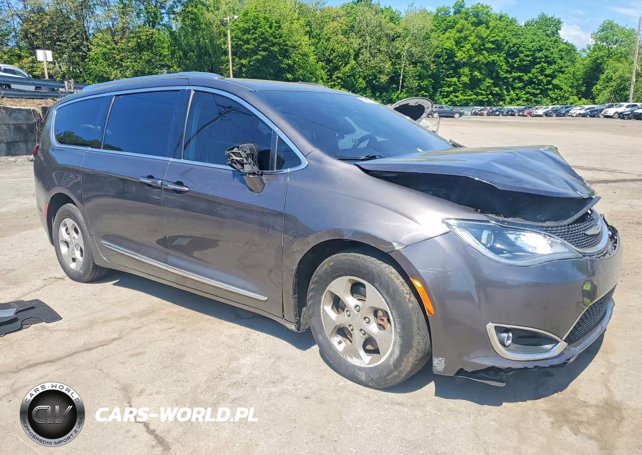 2017 Chrysler Pacifica Touring L Plus VIN:2C4RC1EG3HR543077 - 4