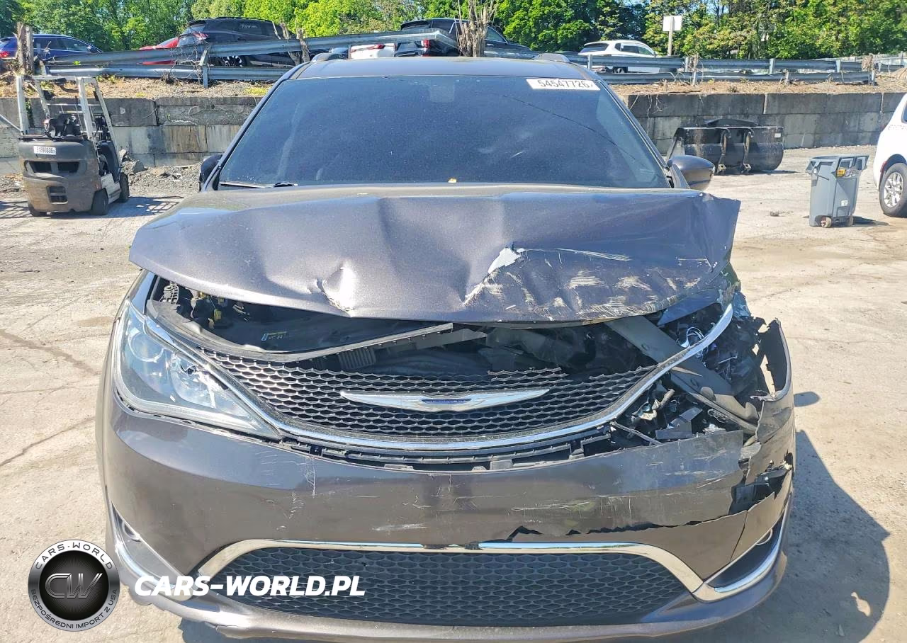 2017 Chrysler Pacifica Touring L Plus VIN:2C4RC1EG3HR543077 - 5