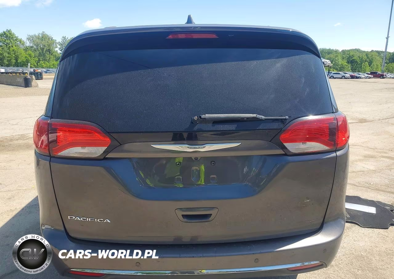 2017 Chrysler Pacifica Touring L Plus VIN:2C4RC1EG3HR543077 - 6
