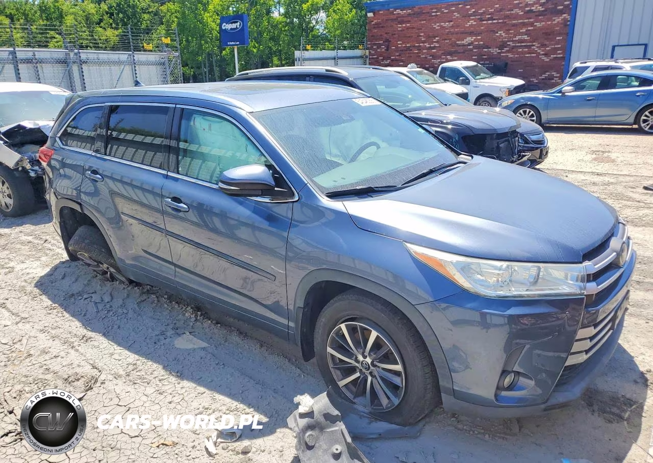 2018 Toyota Highlander Xle VIN:5TDJZRFH4JS497970 - 4