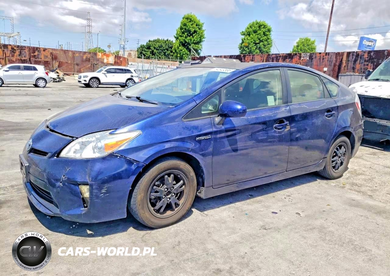 2014 Toyota Prius Three – zdjęcie 1 z 12