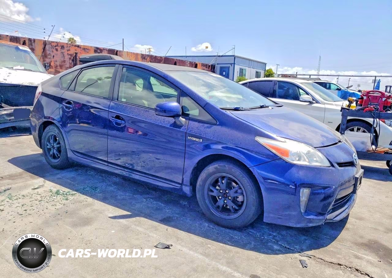 2014 Toyota Prius Three VIN:JTDKN3DU2E1769190 - 4