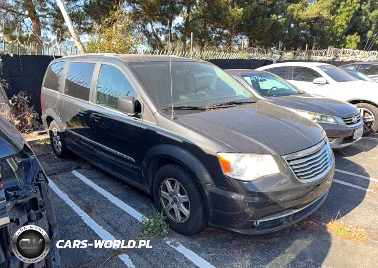 2012 Chrysler Town & Country Touring – zdjęcie 1 z 10