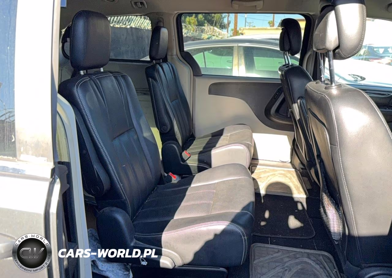 2012 Chrysler Town & Country Touring VIN:2C4RC1BG2CR344552 - 6