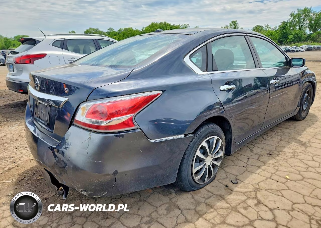 2015 Nissan Altima 2.5 S VIN:1N4AL3AP9FN890542 - 3