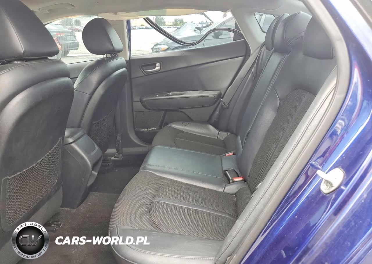 2019 Kia Optima S VIN:5XXGT4L37KG321747 - 10