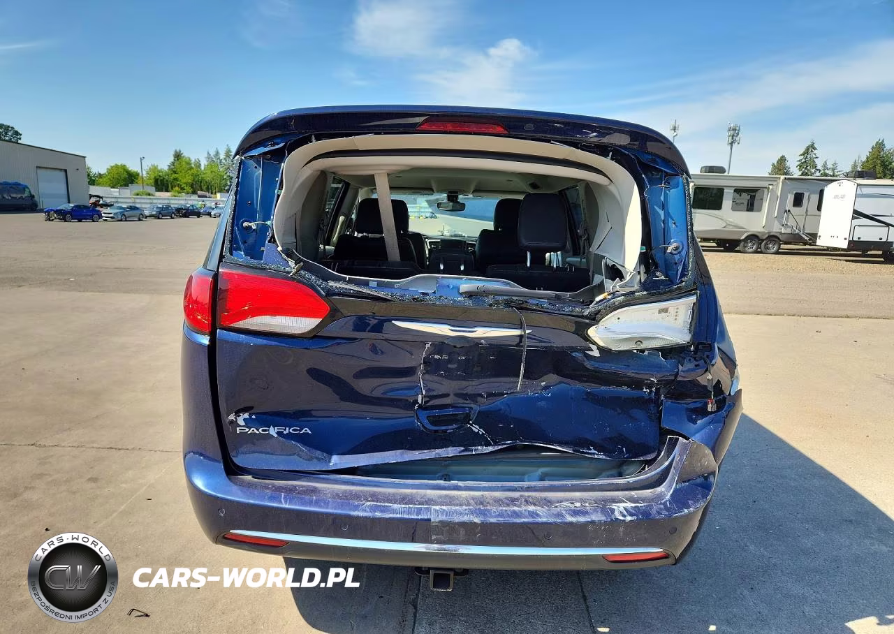 2017 Chrysler Pacifica Touring L VIN:2C4RC1BGXHR823325 - 6