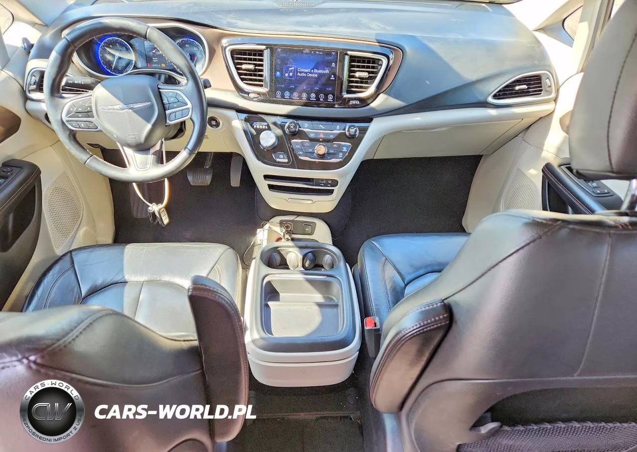 2017 Chrysler Pacifica Touring L VIN:2C4RC1BGXHR823325 - 8