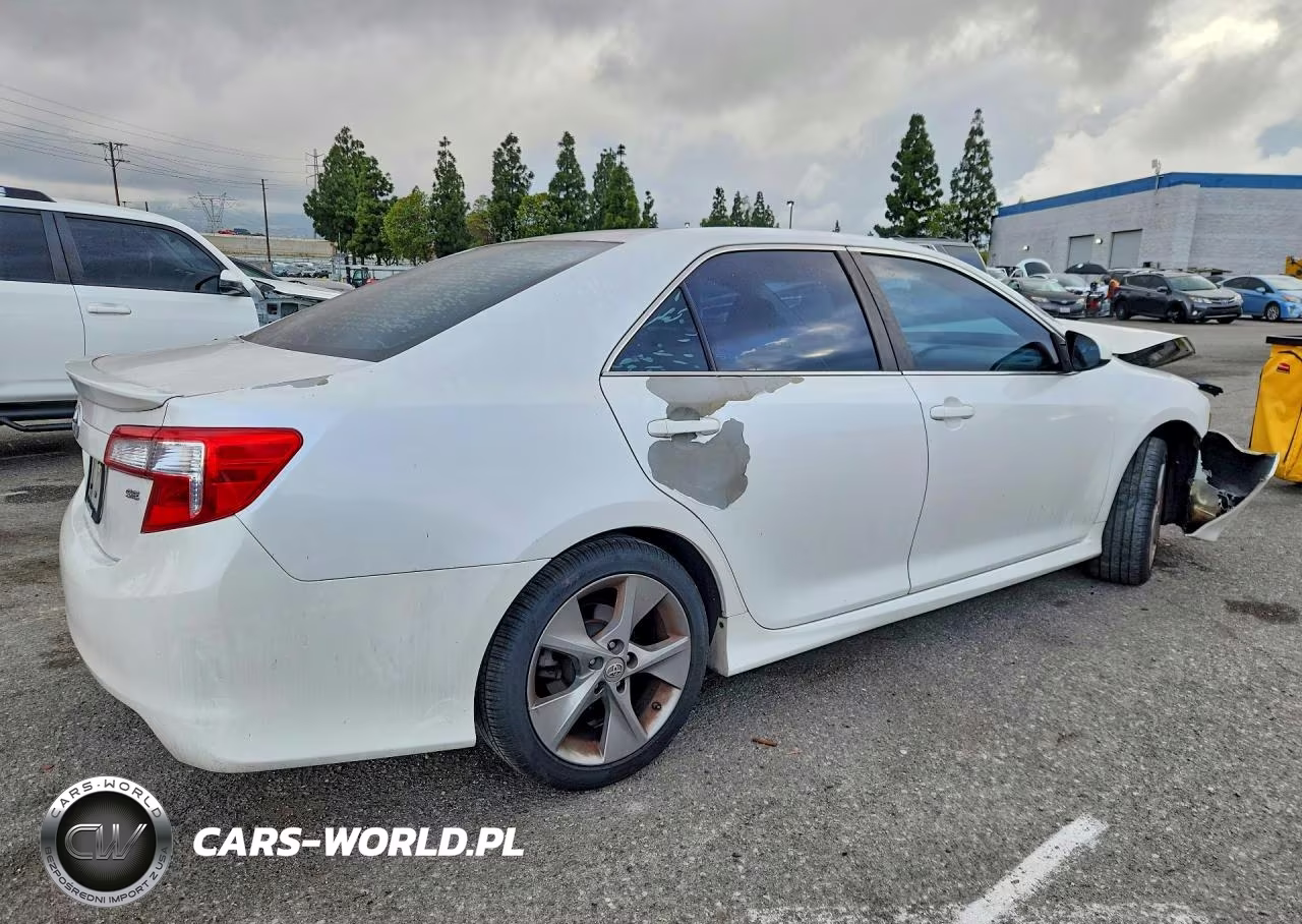 2014 Toyota Camry Se Sport VIN:4T1BF1FK0EU434615 - 3