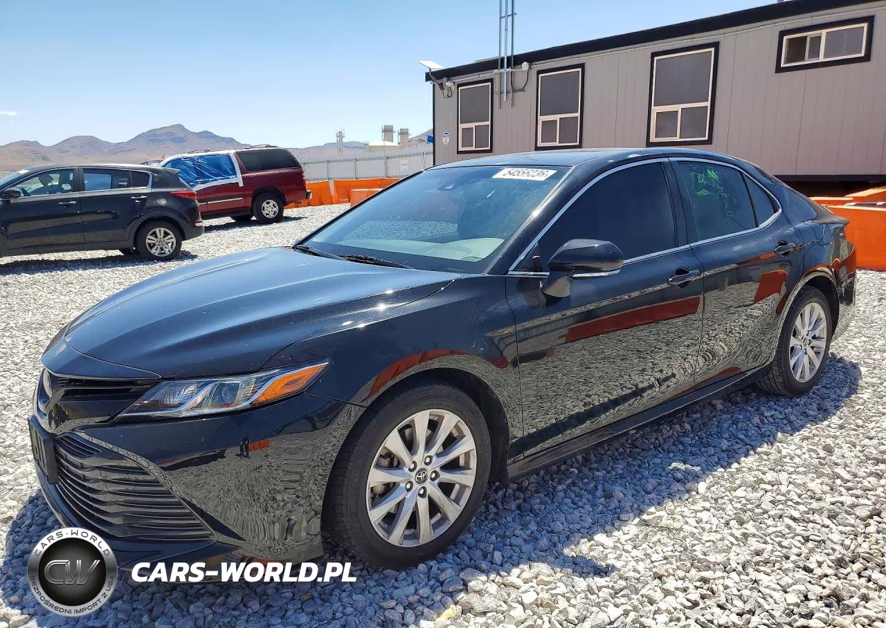 2018 Toyota Camry Le – zdjęcie 1 z 12