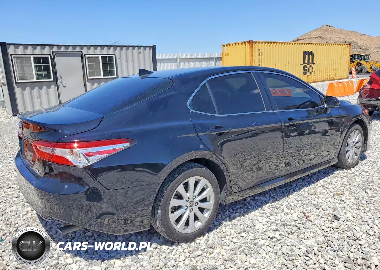 2018 Toyota Camry Le VIN:JTNB11HK9J3000396 - 3